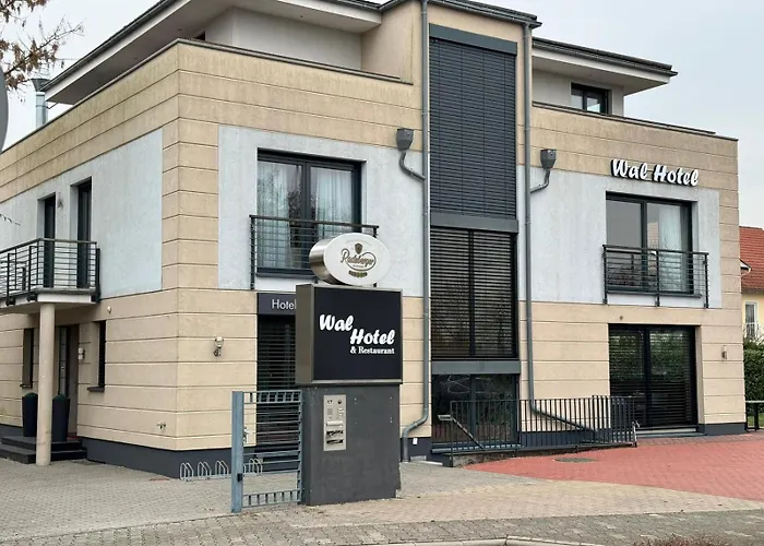 Отель Wal